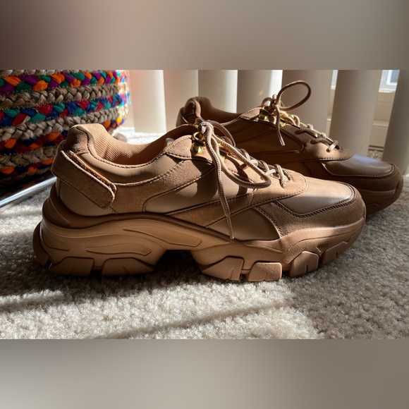 Shoe Dazzle sneakers size 10 - Picture 2 of 7